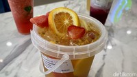 Rasa asam segar berpadu dengan buah-buahan segar, seperti strawberry, markisa, semangka, dan lemon. Foto: detikcom/Riska Fitria