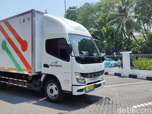 Sudah Ada yang Beli, Berapa Harga Truk Listrik Fuso eCanter?