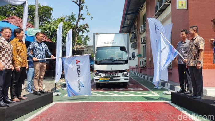 Truk listrik Fuso eCanter.
