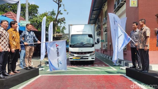Truk listrik Fuso eCanter.