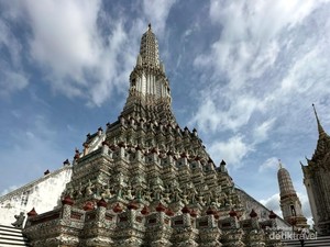 Wat Arun yang Selalu Jadi Favorit