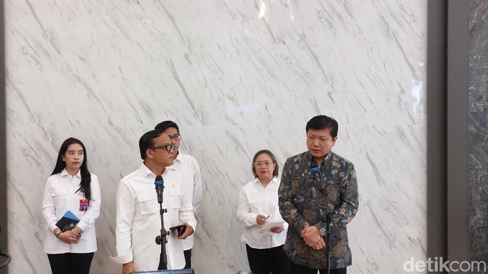 Wakil Menteri Ketenagakerjaan Immanuel Ebenezer Gerungan memanggil Komisaris Utama Sritex, Iwan Setiawan Lukminto.
