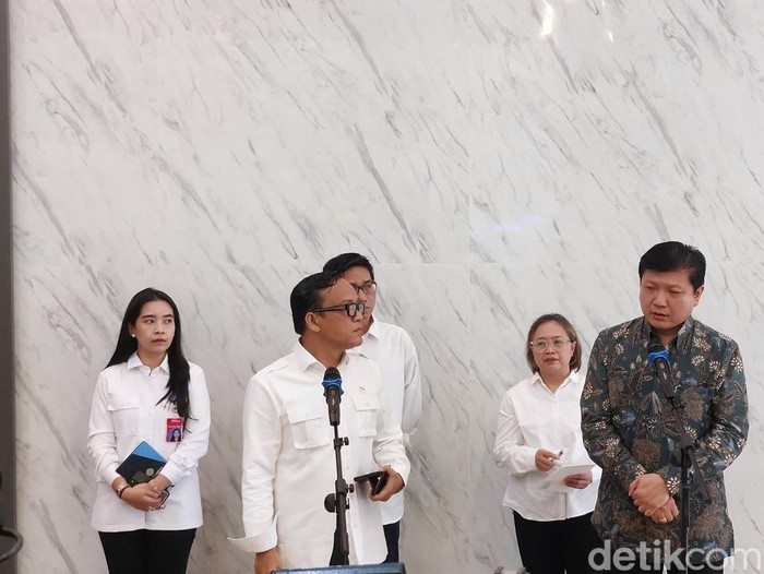 Wakil Menteri Ketenagakerjaan Immanuel Ebenezer Gerungan memanggil Komisaris Utama Sritex, Iwan Setiawan Lukminto.