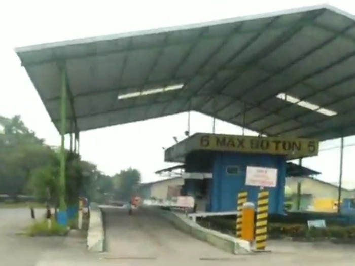 Wanita ini menunjukkan rumahnya berada di dalam pabrik, mendadak viral di TikTok.