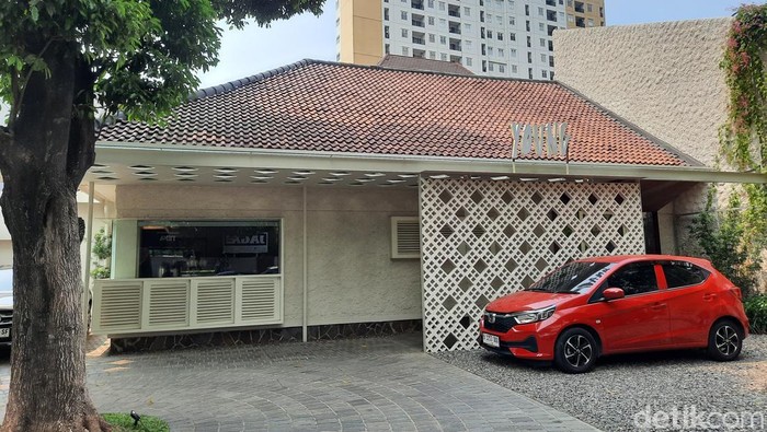 Young Restaurant di Jl. Wijaya II, Jakarta Selatan.