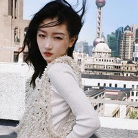 Sosok Zhou Dongyu pun berpengaruh di industri hiburan. Ia sering kali masuk daftar selebriti berpengaruh versi Forbes. Pada 2020, ia menempati urutan ketiga dalam China Celebrity 100.Foto: Dok. Instagram/Weibo Zhou Dongyu