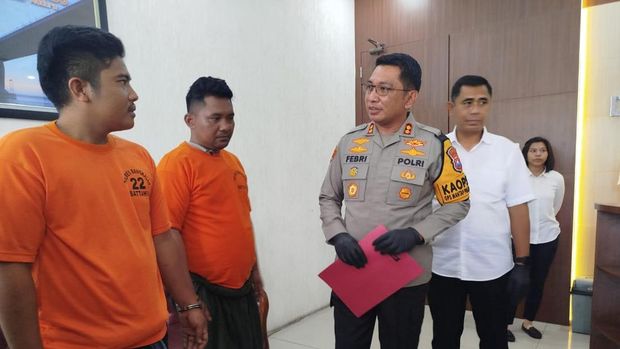 2 pria Bangkalan diamankan karena mempunyai 3 senpi rakitan