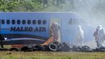 Aksi Pemadam Gelar Simulasi Keadaan Darurat di Bandara Palu