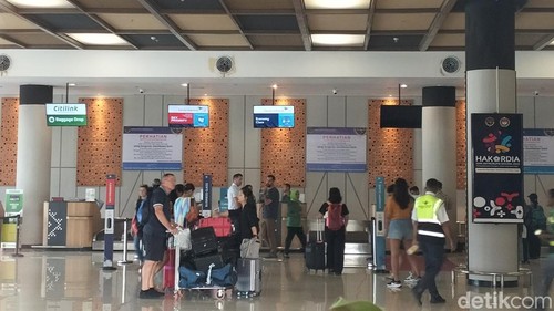 Aktivitas di Bandara Komodo di Labuan Bajo, Manggarai Barat, NTT, Kamis (14/11/2024).