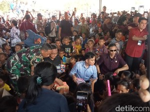 Ribuan Korban Erupsi Lewotobi Laki-laki Antusias Sambut Gibran di Pengungsian