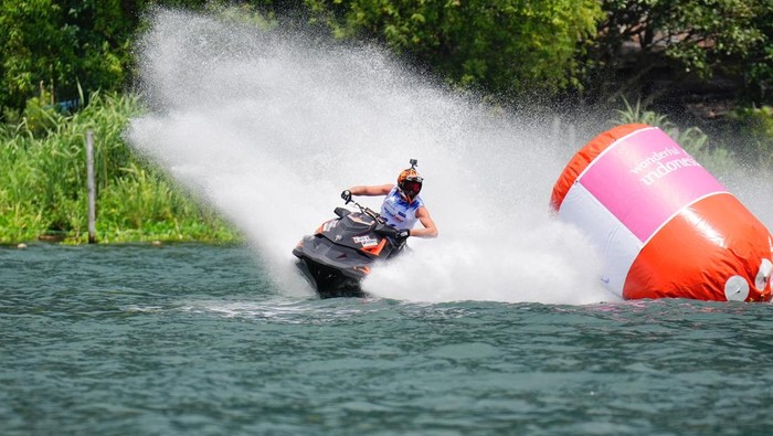 Aquabike Jetski World Championship 2024 yang diselenggarakan di Danau Toba, Sumatera Utara berjalan dengan sukses.