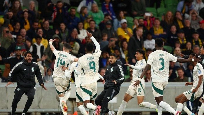 MELBOURNE, AUSTRALIA - NOVEMBER 14: Saudi Arabia players celebrate a goal, which was disallowedduring the Round 3 2026 FIFA World Cup AFC Asian Qualifier match between Australia Socceroos and Saudi Arabia at AAMI Park on November 14, 2024 in Melbourne, Australia. (Photo by Graham Denholm/Getty Images)