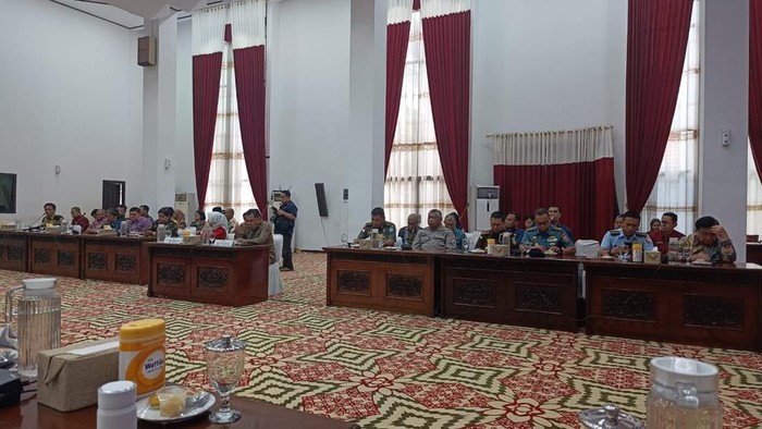 Badan Legislasi (Baleg) DPR melakukan kunjungan kerja spesifik (kunspek) ke Kalimantan Barat (Kalbar), Kamis (14/11/2024). Agenda tersebut menyerap aspirasi pembahasan Program Legislasi Nasional (Prolegnas) RUU tahun 2025-2029 dan Prolegnas RUU Prioritas Tahun 2025.