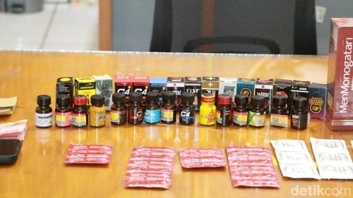 Barang bukti obat ilegal yang disita polisi di Kupang, Kamis (14/11/2024).