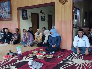 Bertemu Warga Lereng Gunung Semeru, Khofifah Dicurhati Air dan Jalan