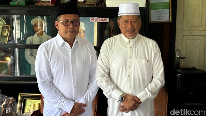 Calon Gubernur Sulsel Moh Ramdhan ‘Danny’ Pomanto sowan ke Pimpinan Ponpes DDI Mangkoso, AGH Farid Wajdi.
