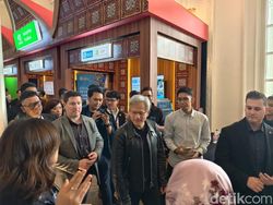 Momen Unik Manusia Rp 1.900 Triliun Berjaket Gojek