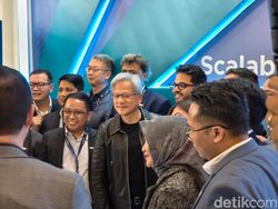 Momen Unik Manusia Rp 1.900 Triliun Berjaket Gojek