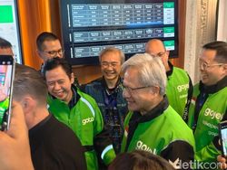 Momen Unik Manusia Rp 1.900 Triliun Berjaket Gojek