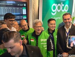 Momen Unik Manusia Rp 1.900 Triliun Berjaket Gojek