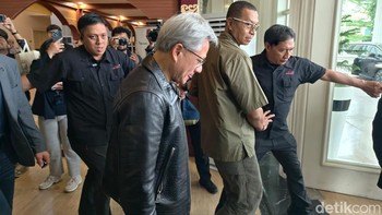 Sesaat kemudian, Jensen Huang meninggalkan tempat acara. Foto: Adi Fida Rahman/detikinet