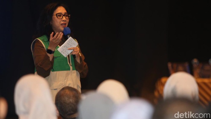 Ketua Yayasan CT Arsa Foundation Anita Ratnasari Tanjung bersama Direktur Utama Bank Mega Syariah Yuwono Waluyo menandatangani perjanjian kerja sama di Auditorium Bank Mega, Jakarta, Kamis (14/11/2024).