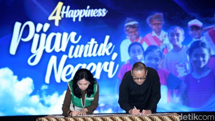 CT Arsa Foundation Gandeng Bank Mega Syariah Tingkatkan Pendidikan Ketua Yayasan CT Arsa Foundation Anita Ratnasari Tanjung bersama Direktur Utama Bank Mega Syariah Yuwono Waluyo menandatangani perjanjian kerja sama di Auditorium Bank Mega, Jakarta, Kamis (14/11/2024).