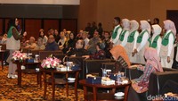 Selain itu, guru muda terpilih telah menjalani pelatihan akademis non-fisik. Mulai dari pelatihan kepemimpinan, manajemen, psikologi, pemberdayaan masyarakat, hingga kesehatan. Mereka juga akan mendapatkan materi pembekalan fisik dan mental oleh TNI AL Korps Marinir.  
