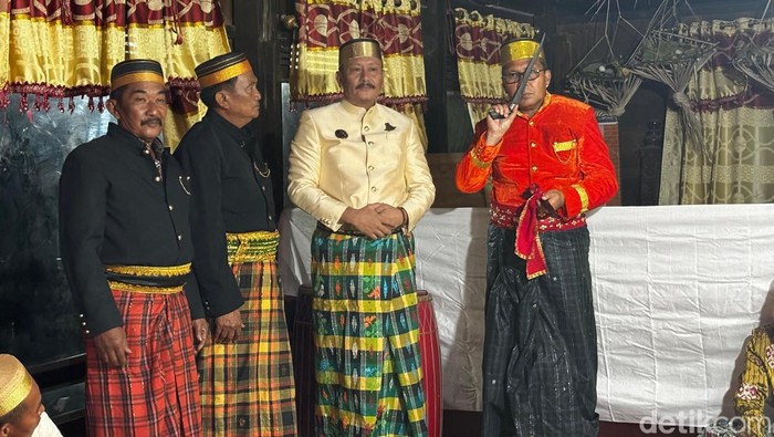 Danny berkunjung ke Addatuang Sawitto di Kelurahan Benteng Sawitto, Kecamatan Paleteang, Pinrang.