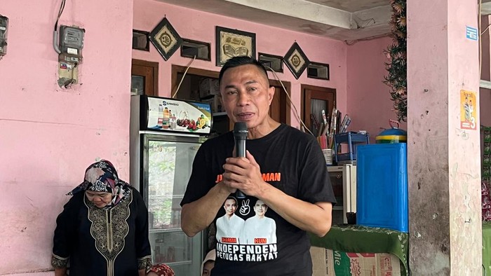 Dharma Pongrekun saat menyapa warga di RW 4 Kelurahan Lebak Bulus, Jakarta Selatan, pada Kamis (14/11/2024).