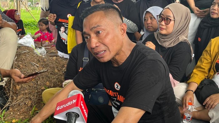 Dharma Pongrekun saat menyapa warga di RW 4 Kelurahan Lebak Bulus, Jakarta Selatan, pada Kamis (14/11/2024).