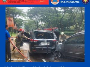 Tabrakan di BSD Berujung 2 Mobil Hangus Terbakar