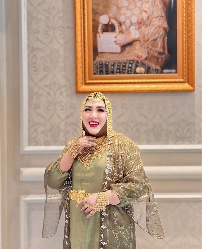 Meski ditetapkan sebagai tersangka, Mira Hayati tidak ditahan polisi.” Enggak, enggak dilakukan penahanan, belum dilakukan penahanan, kata Kabid Humas Polda Sulsel Kombes Didik Supranoto kepada detikSulsel, Rabu (13/11/2024). Didik menjelaskan, tersangka Mira Hayati tidak ditahan karena sakit dan tengah hamil. Foto: Dok. Instagram @mirahayati29.