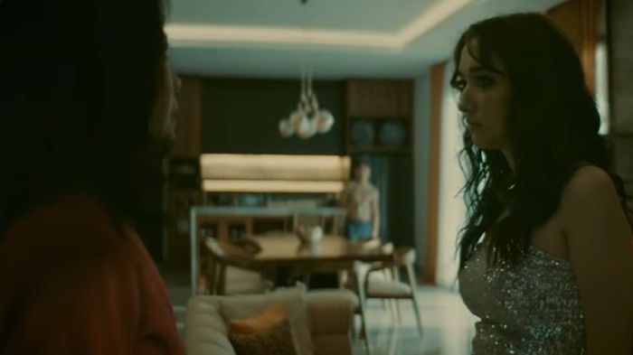 Guna Guna Istri Muda Cuplikan adegan dalam film Guna Guna Istri Muda.