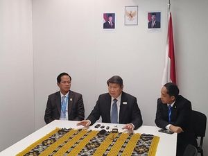 Hashim Sebut RI Butuh Rp 3.689 T buat Tambah Listrik 100 GW, Duitnya dari Mana?