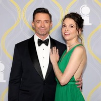 Gosip perselingkuhan Hugh Jackman dan lawan mainnya di drama musikal The Music Man, Sutton Foster semakin santer terdengar. Terlebih setelah perceraian Hugh dengan Deborra-Lee Furness pada September tahun lalu, dan disusul dengan perceraian Sutton dengan suami pada Oktober 2024. Foto: Dia Dipasupil/Getty Images