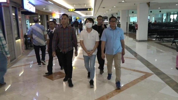 Ivan Sugianto wali murid MAK Gloria 2 Surabaya yang paksa siswa sujud sambil gonggong bak anjing ditangkap