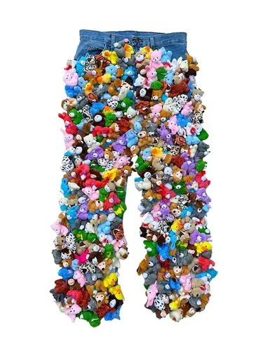 Jeans Viral Berhias 200 Boneka Bulu.