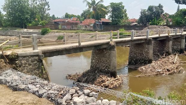 Jembatan Modran di atas Kali Dengkeng Klaten, Kamis (14/11/2024).