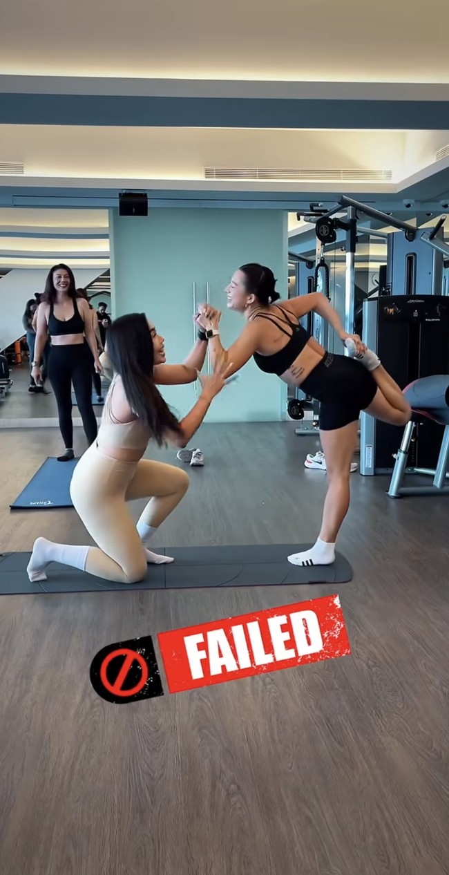 Jennifer Bachdim bersama rekan-rekannya itu juga sempat membuat konten bareng. Jalani sebuah challenge, Jennifer dan Melaney tampak kesulitan dan sempat gagal beberapa kali. Foto: Instagram/@melaney_ricardo/@jenniferbachdiim