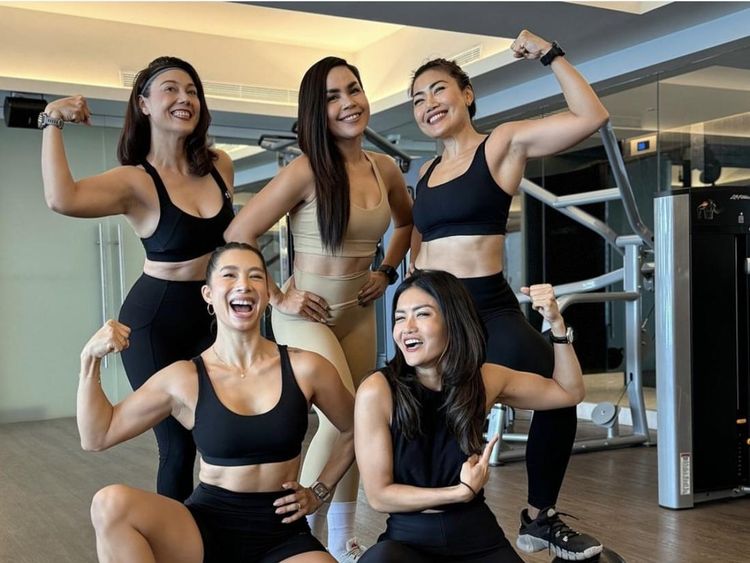 7 Foto Hot Mom Jennifer Bachdim-Melanie Ricardo Gym Bareng, Body Goals Disorot