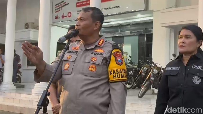 Kabid Humad Polda Jatim Kombes Dirmanto