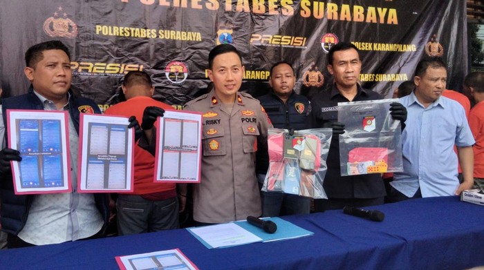 Kapolsek Karang Pilang Kompol Risky Fardian