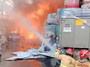 Pabrik Pengolahan Limbah di Jonggol Kebakaran, 6 Unit Pemadam Dikerahkan
