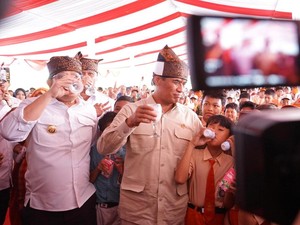 Mentan Amran Minum Susu bersama Anak Sekolah, Peternak & Pelaku Industri