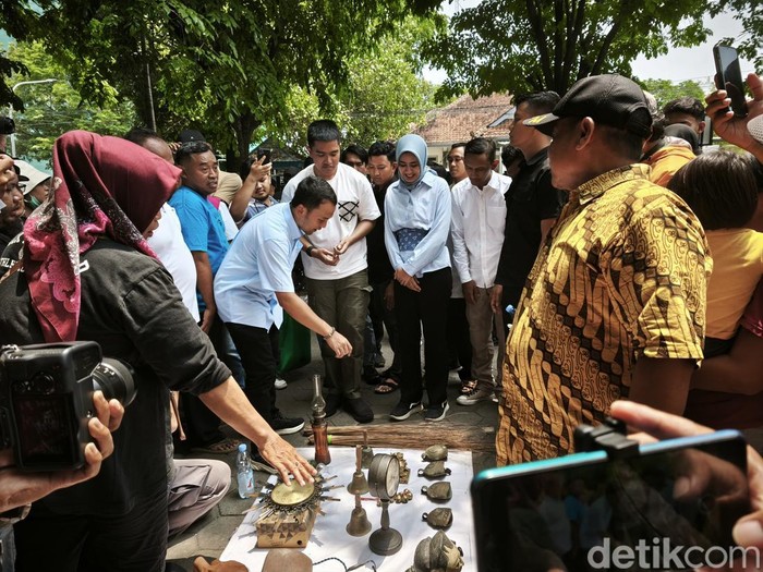 Ketum PSI Kaesang Pangarep di Pasar Notoharjo Solo, Kamis (14/11/2024).