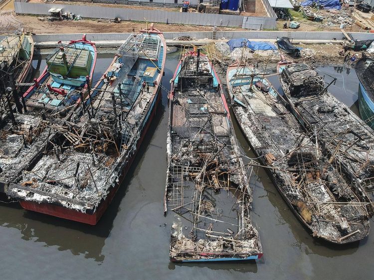 Kondisi Belasan Kapal Nelayan Usai Terbakar Hebat di Pekalongan