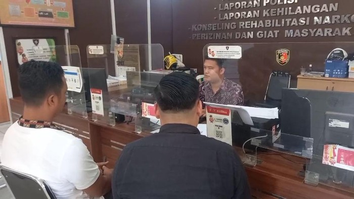 Masrul melapor ke polisi usai ditipu temannya.