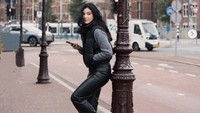 Medina Dina, aktris dan presenter yang kini dikabarkan sebagai pacar Gading Marten. Ayah Gading, Roy Marten, mengatakan Medina berhubungan baik dengan Gisella dan Gempita. Foto: Instagram medinadinaaa