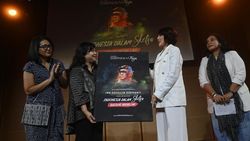 Melihat Pameran Indonesia dalam Sketsa Karya Basoeki Abdullah Melihat Pameran Indonesia dalam Sketsa Karya Basoeki Abdullah